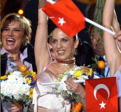 Sertab Erener'nin Eurovision Zaferi: Unutulmaz Bir Gece ve Türk Müziğinin Dünya Sahnelerine Açılışı!